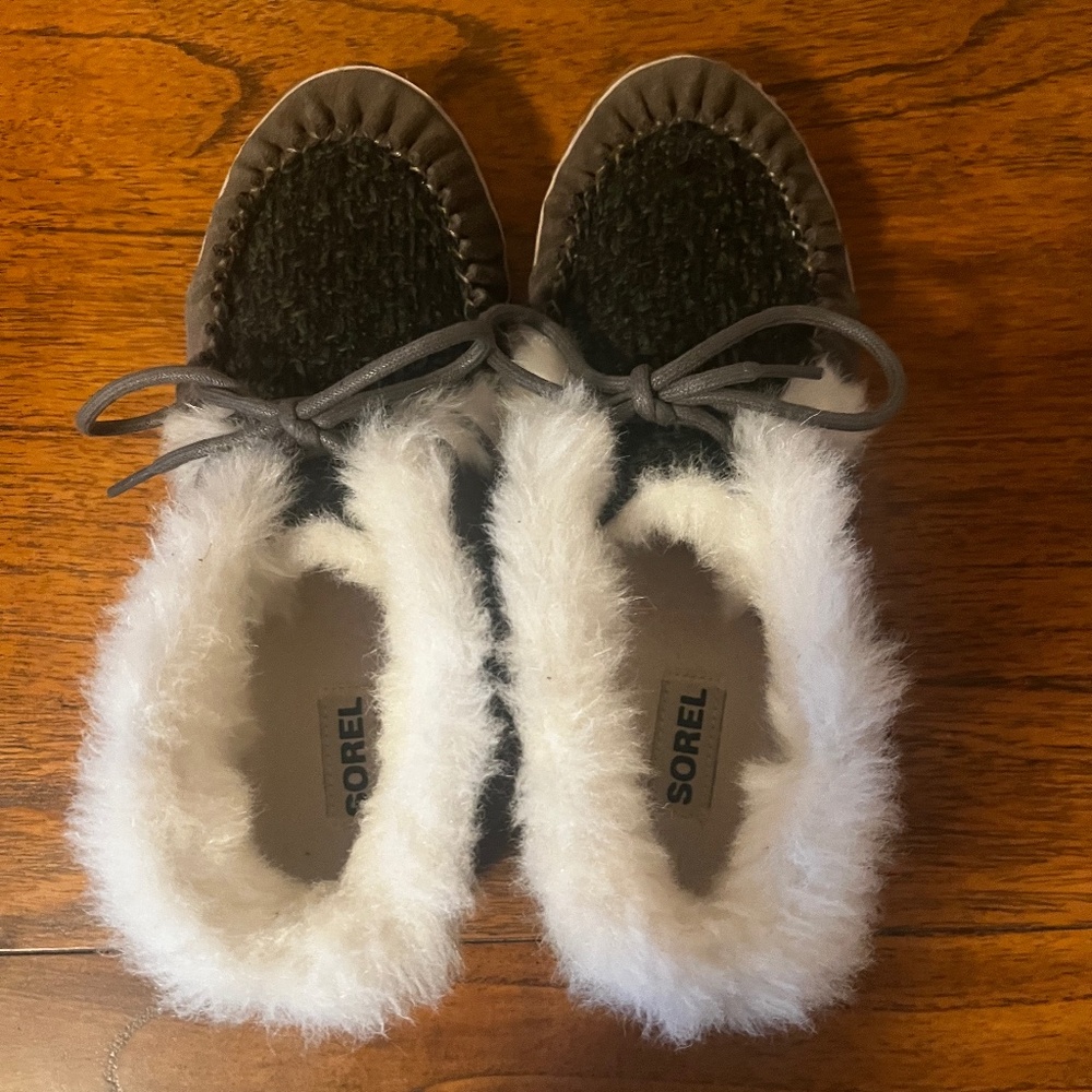 Sorel Out N About Moccasin Slipper- Size 8 - Picture 5 of 8
